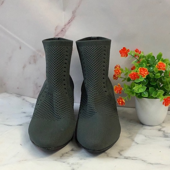NWT Eileen Fisher Women's Boots Charcoal Size 8.5 - Picture 2 of 6